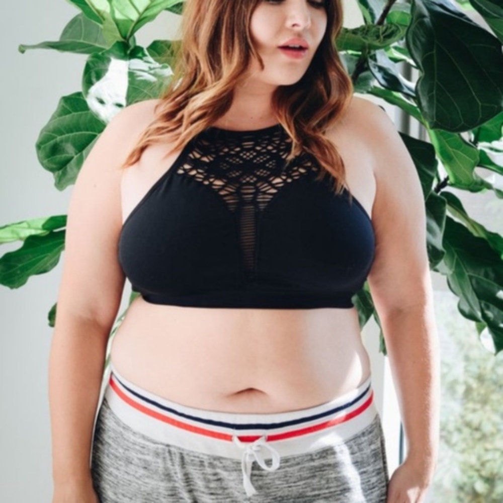 PLUS SIZE Cut out floral seamless Bralette - black - Picture 2 of 2